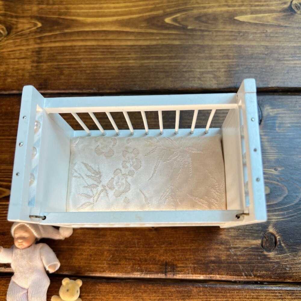 Vintage Miniature Crib Dollhouse White Wooden with Baby & Teddy Bear - Picture 3 of 11